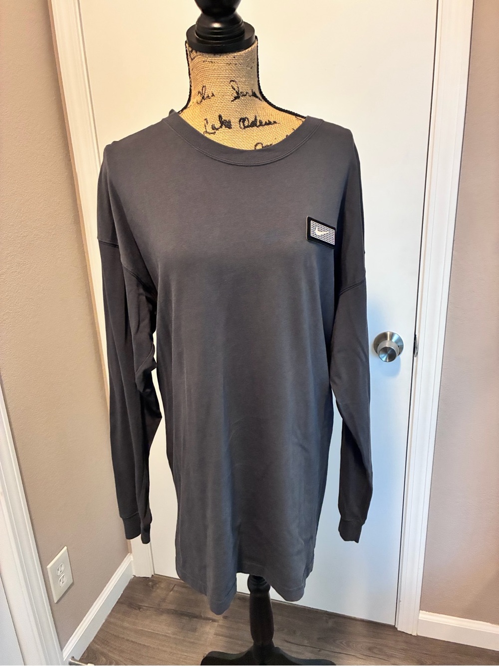 Nike Women's Long Sleeve Tee in black